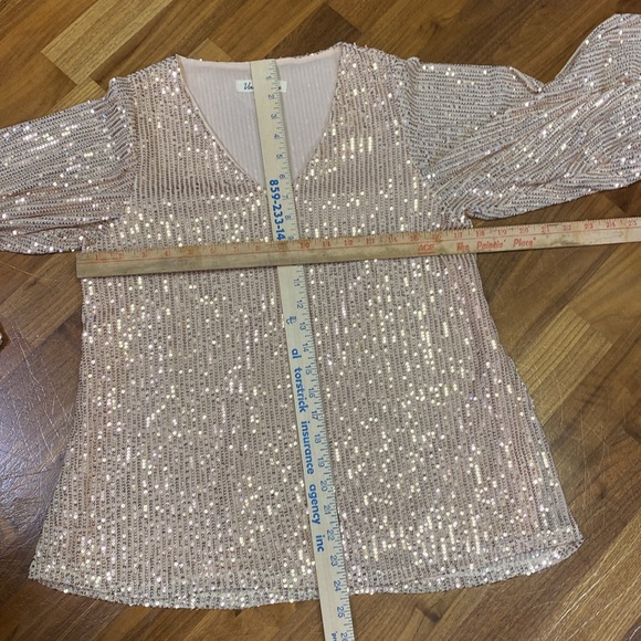 Vine and Love, size small,  gold sequent top - Picture 3 of 4